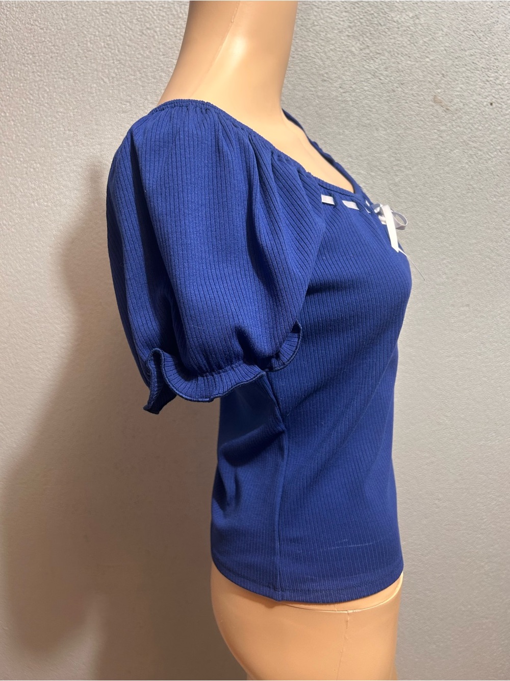 Blue Ribbon-Trim Puff Sleeve Ribbed Top - Picture 2 of 5